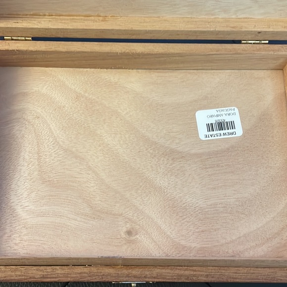 Fat Bottom Betty - Deadwood Tobacco Co. Wood Cigar Box with Metal Latch - Picture 4 of 8